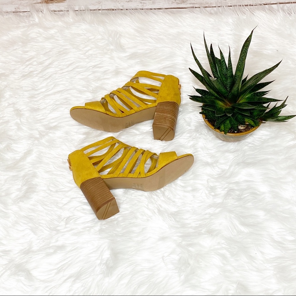 Market & Spruce Mustard Strappy Block Heel Size 9